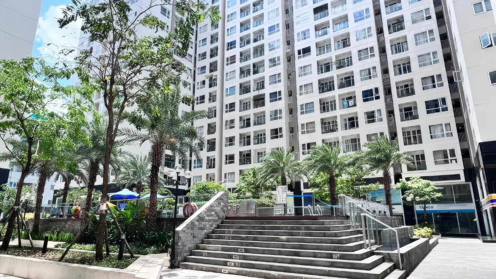 Rainbow Sky Center Tsn Airport Apartment Ho Chi Minh City 0*,