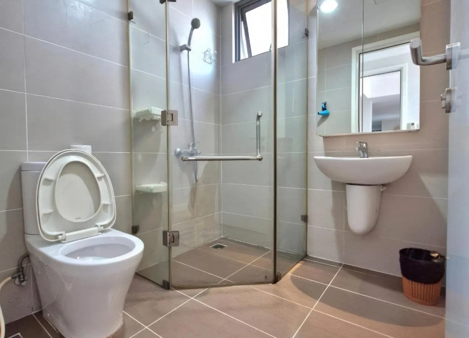 Rainbow Sky Center Tsn Airport Apartment Ho Chi Minh City Vietnam