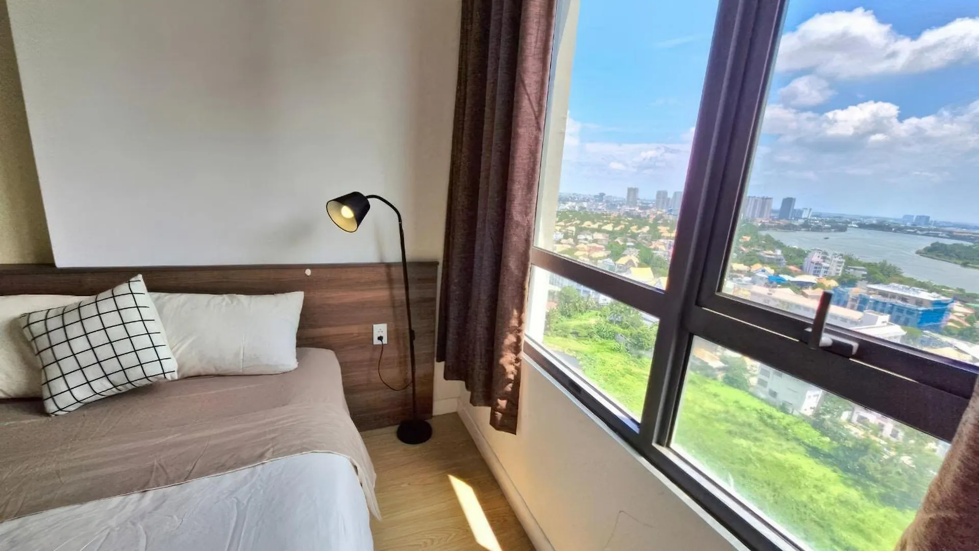 Rainbow Sky Center Tsn Airport Apartment Ho Chi Minh City Vietnam