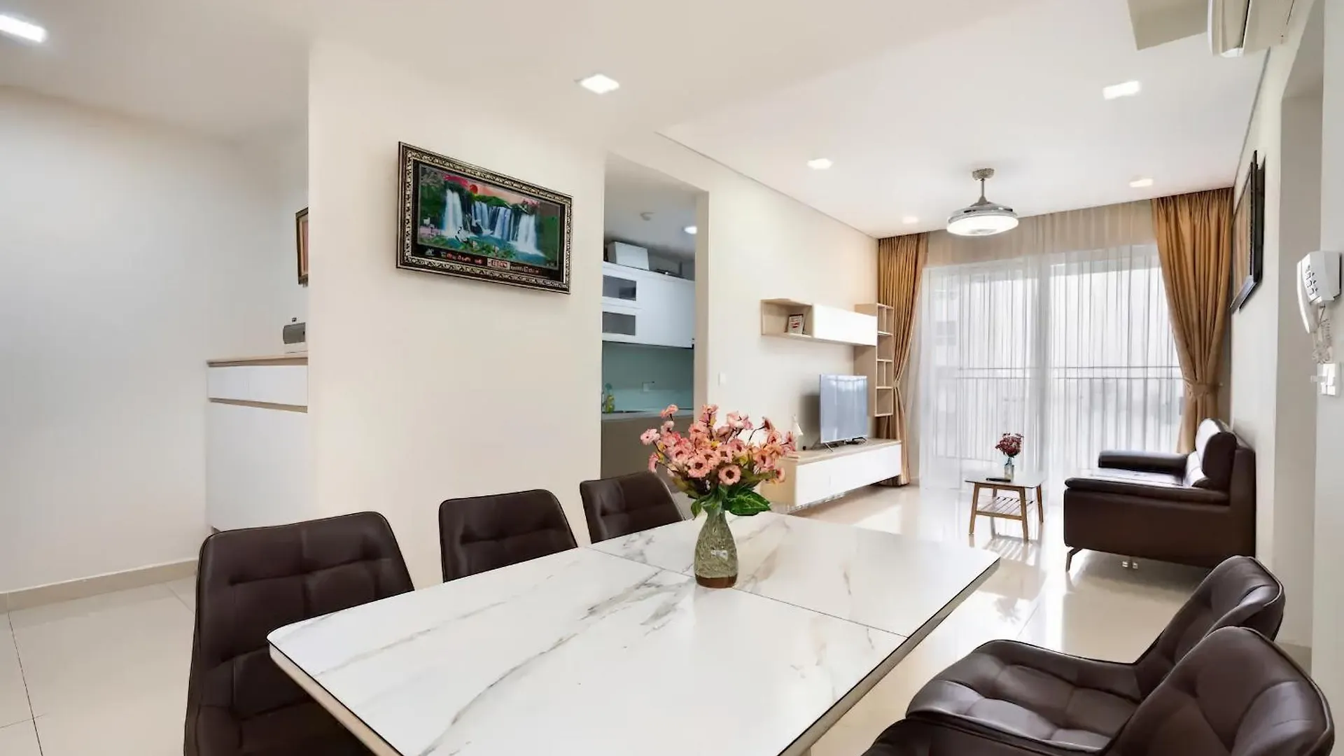 Rainbow Sky Center Tsn Airport Apartment Ho Chi Minh City
