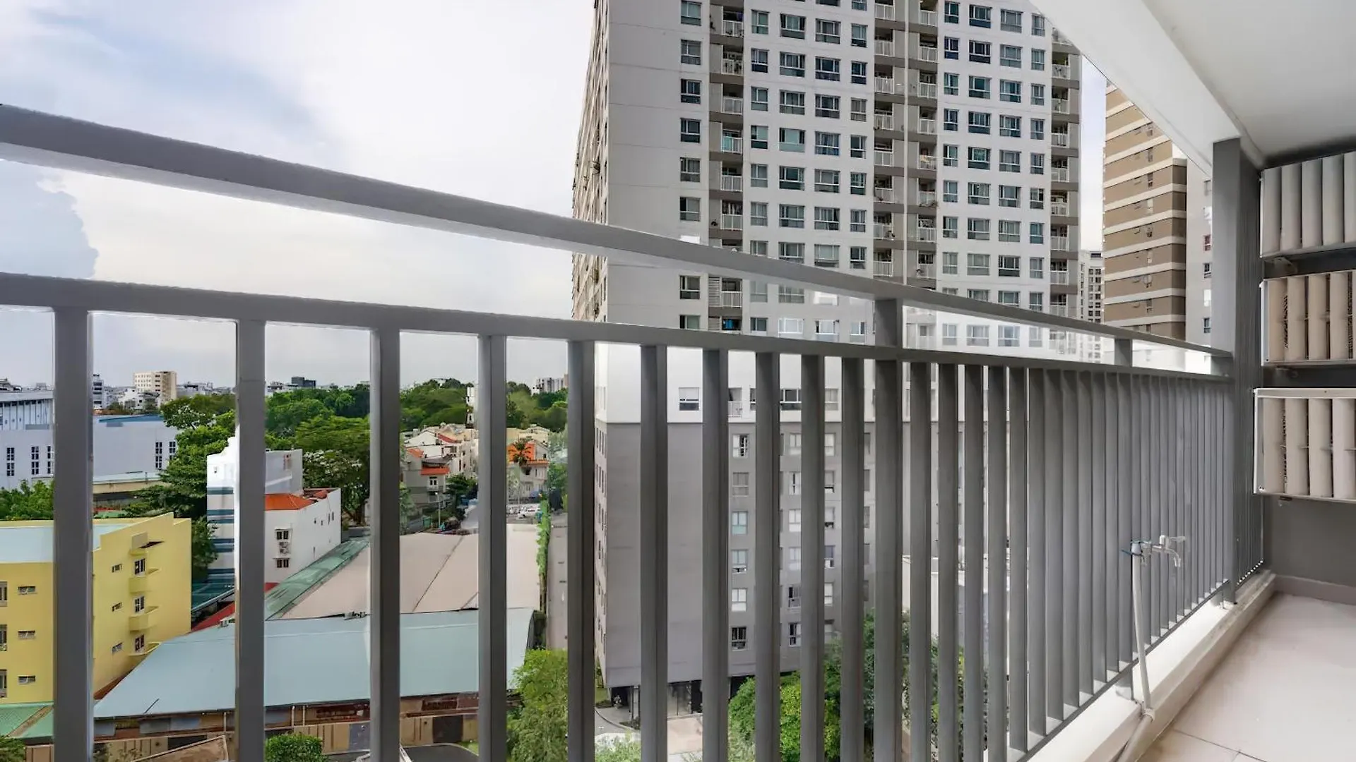 Rainbow Sky Center Tsn Airport Apartment Ho Chi Minh City